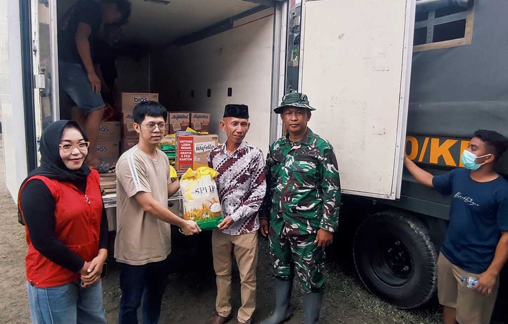 PT SPS Salurkan Bantuan untuk Korban Banjir Bandang Avolua Parimo