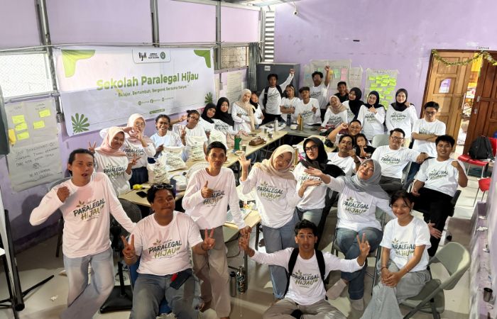 Sekolah Paralegal Hijau Bekali Pemuda Komunitas dan Pemuda Adat Hadapi Konflik Lingkungan