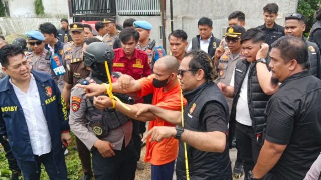 Aan Kurniawan Peragakan 34 Adegan Rekonstruksi Pembunuhan Satu Keluarga di Duyu