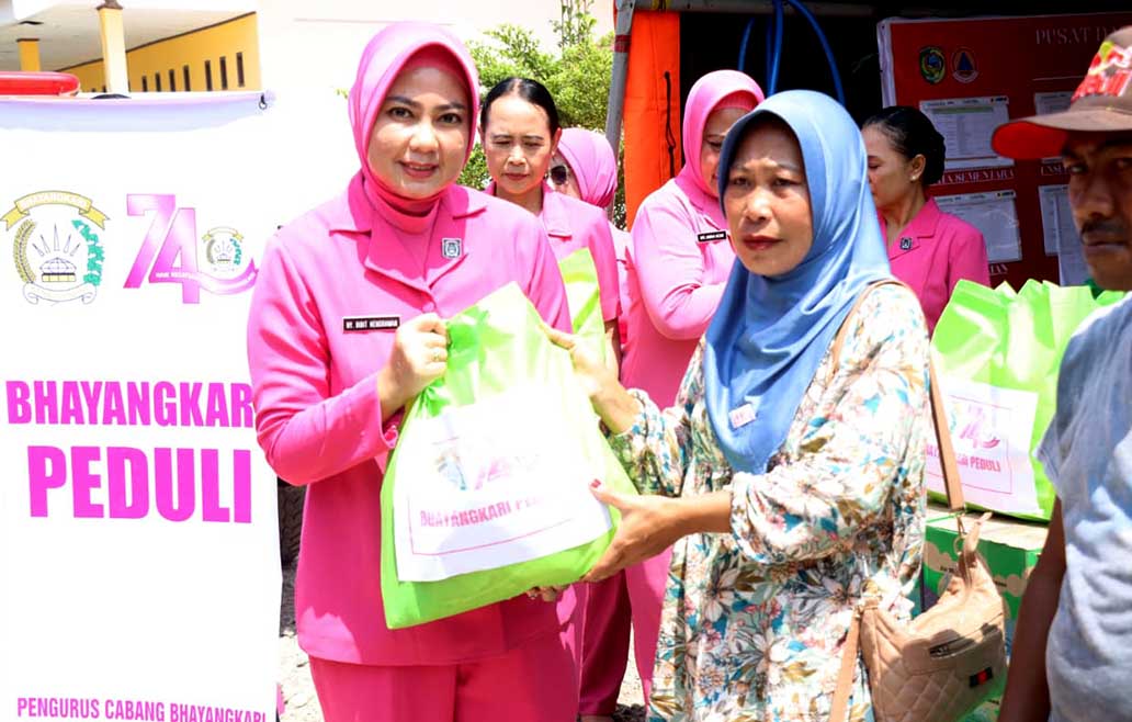 Polres Parimo Salurkan Bantuan untuk Warga Terdampak Banjir Avolua