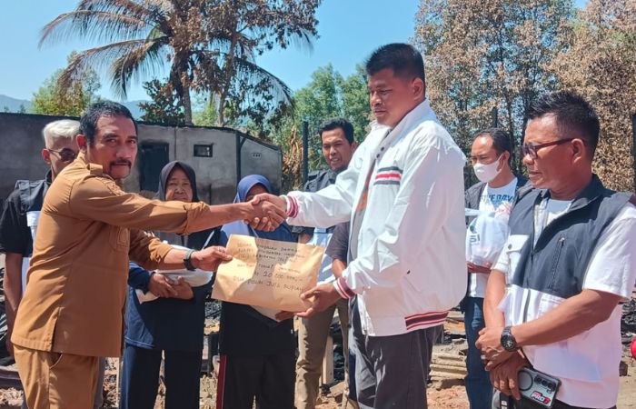 Empat Rumah Terbakar, PSI Tolitoli Turun Bantu Korban Kebakaran Panasakan