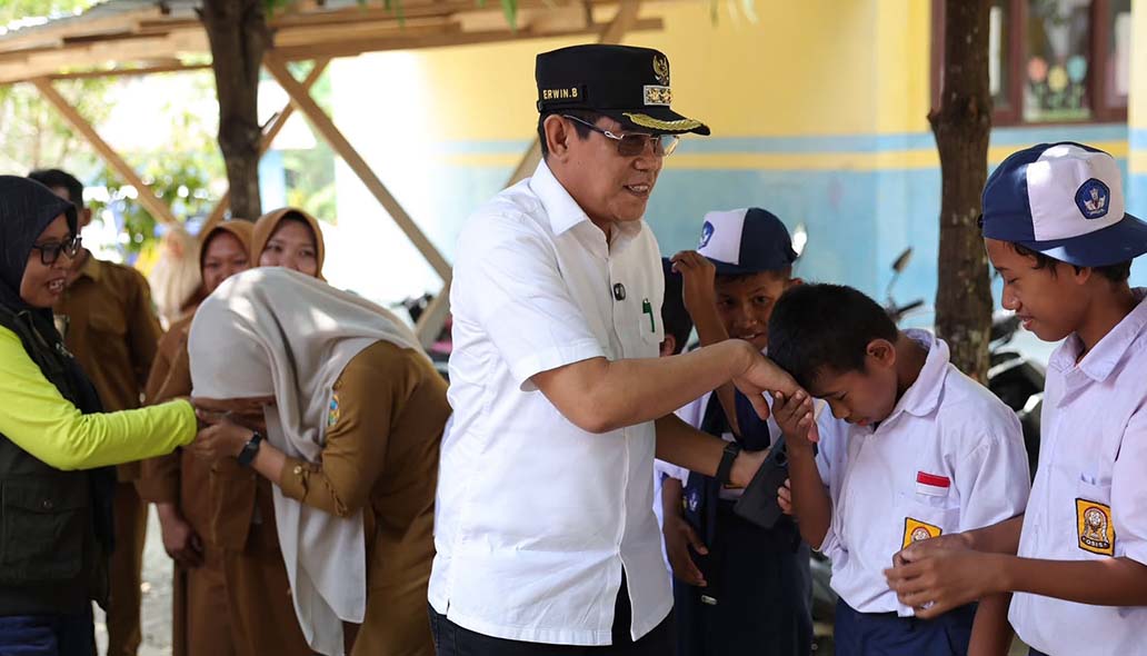 Bupati Parimo Evaluasi Papan Digital di Sekolah, Keamanan dan Internet Jadi Kendala