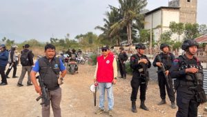 Penggerebekan Narkoba di Kayumalue: Dua Orang hingga Brankas Diamankan, Bandar Masih Diburu